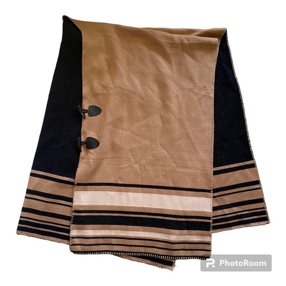 Monrow Poncho - Picture 4 of 5